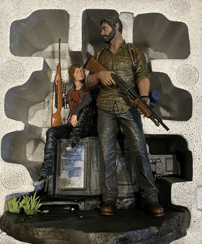 Statue inside styrofoam Statue inside styrofoam