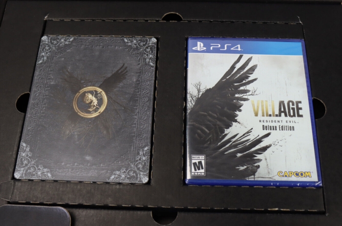 Steelbook and game inside box